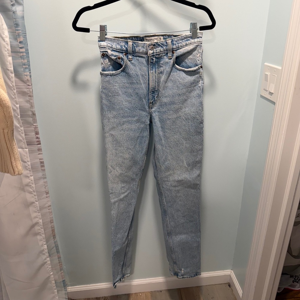 Abercrombie & Fitch The 90s Straight Ultra High Rise Jeans 26 2L Light Wash Blue